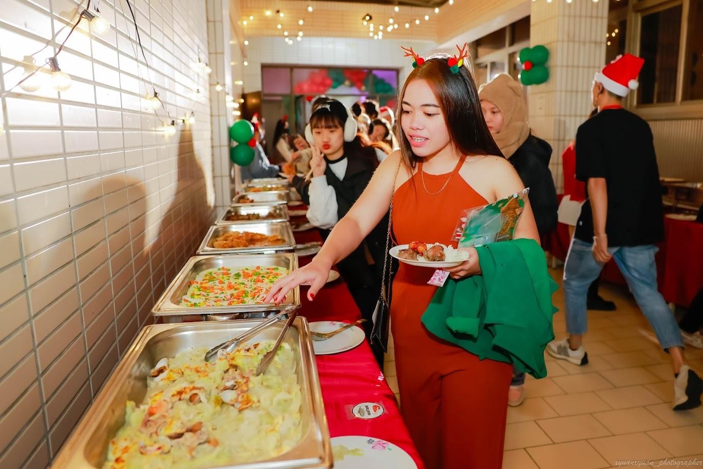 崑山科大「2023繽紛幸福聖誕饗宴」 本地生、外籍生秀歌舞度佳節