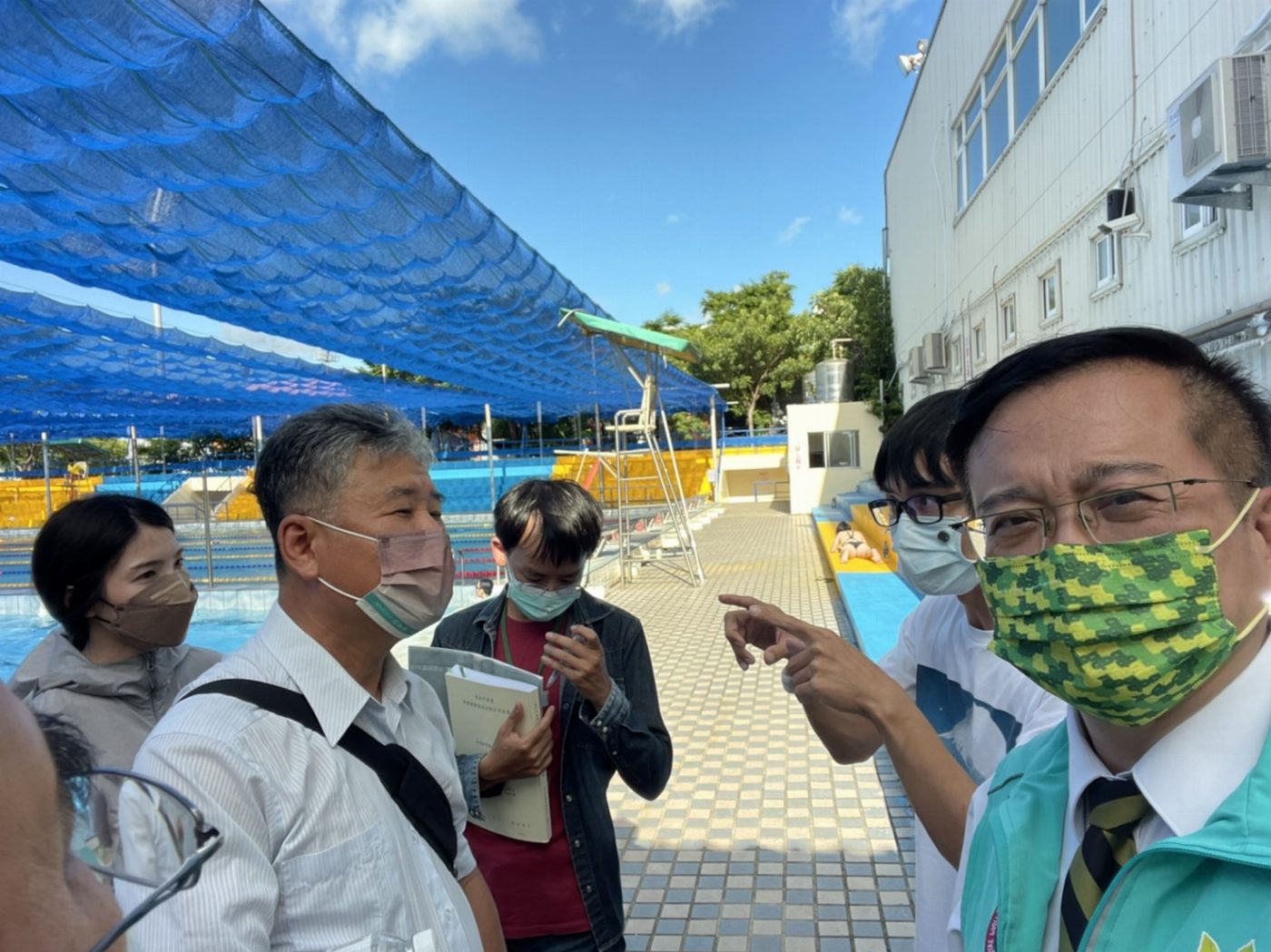 輔具開放進入游泳池，蔡旺詮爭取台南市立游泳池設立復健水道
