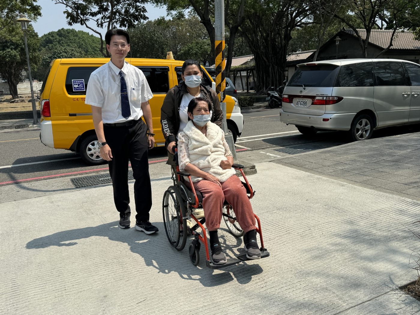 台南巿計程車教育輔導協會辦理「台南有愛、長者行動無礙，計程車做先鋒」多元交通宣導園遊會