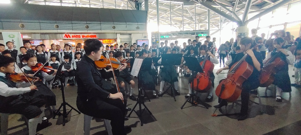 喜迎龍年「藝術饗宴 綠色行動」  臺南慈小藝起來高鐵奏響活力