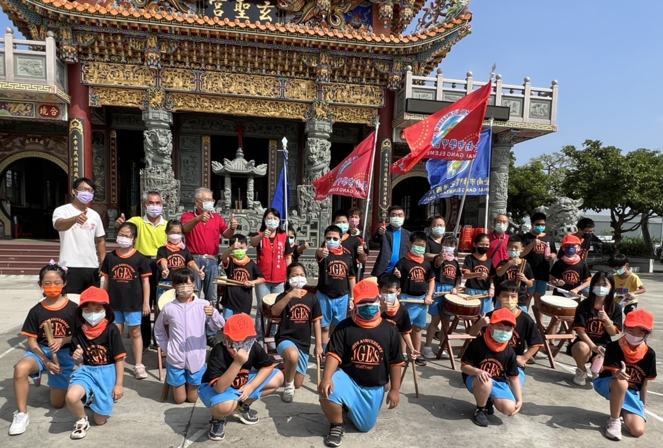 台南市學甲區宅港國小逢100年校慶踩街引聖火揭開序幕活動