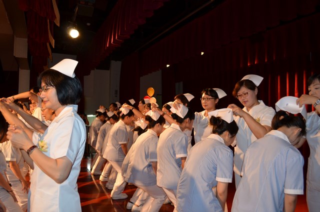 中華醫事科大護理系5 月10日舉行加冠傳光典禮