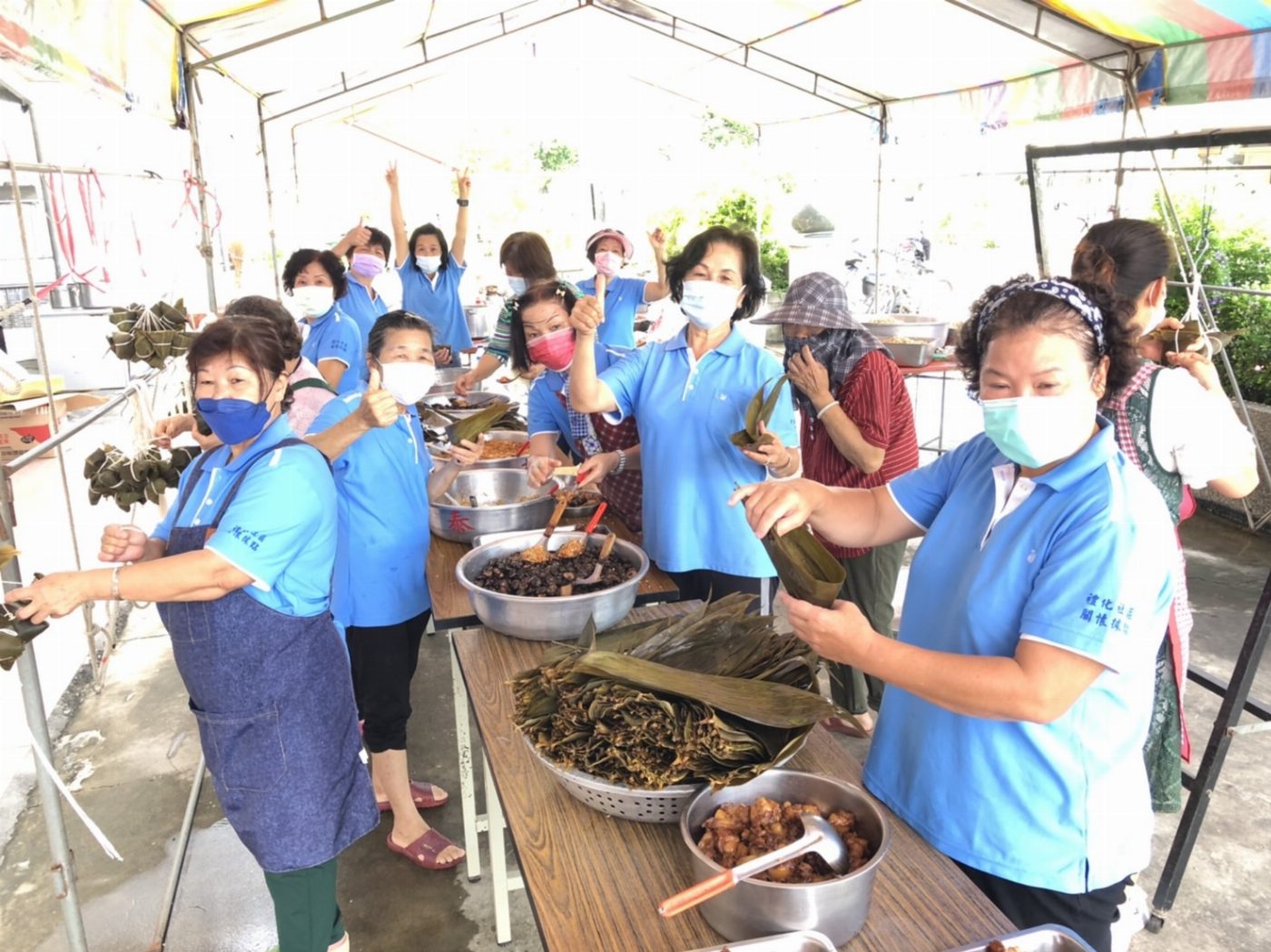佳里區禮化社區發展協會端午節包「虎掌粽」志工大秀傳統技藝