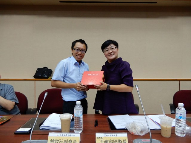 台日學術文化交流 日本社團法人台灣留學支援中心蒞臨南大參訪