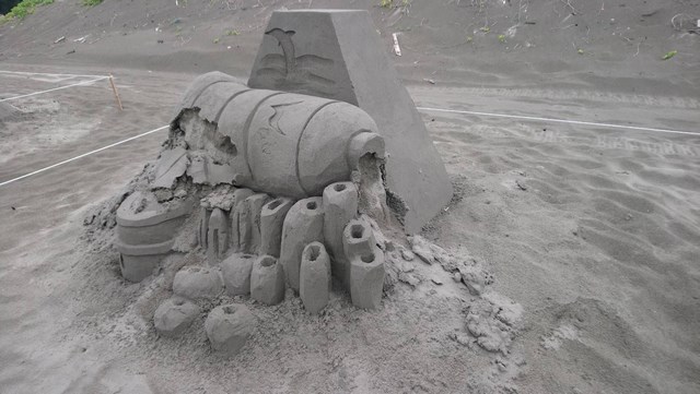 馬沙溝濱海遊憩區 週末雙颱來襲  大型沙雕基底紮實仍保持完整