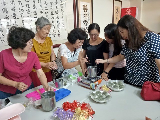 用「艾」打「皂」幸福臺南—黃秀霜之友會舉辦艾草平安皂DIY