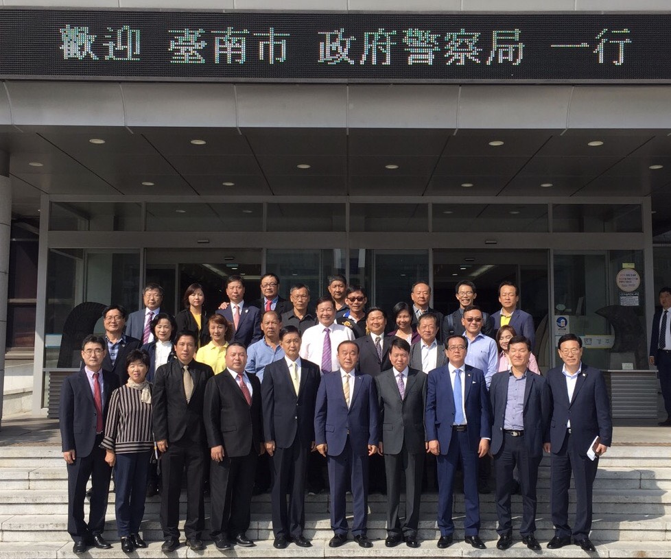 台南市警察局及府城退休警察人員協會共組訪問團，參訪韓國慶州市