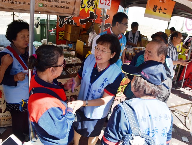 黃秀霜爭取國民黨市長提名    首度公開拜票受鄉親熱情歡迎