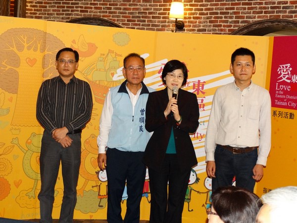 曾順良之友會「愛在東區」表揚優秀清寒學生助學餐會