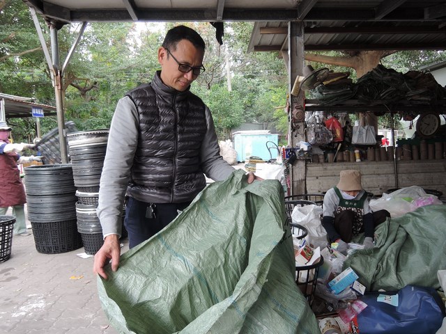 家道中落的黑手記者 茹素做環保授證志工
