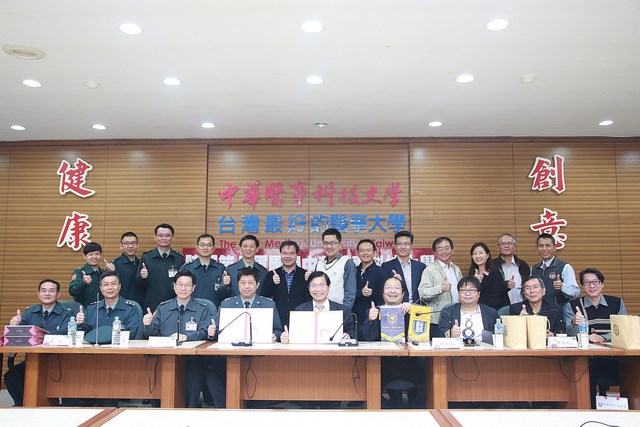 中華醫事科大與陸軍第八軍團簽訂策略聯盟強化實務與經驗交流曾信超校長期許提供軍中袍澤多元學習的最佳選擇