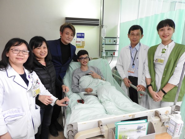 南市醫30週年尾牙     席開140桌大型扭蛋、藝人表演同樂