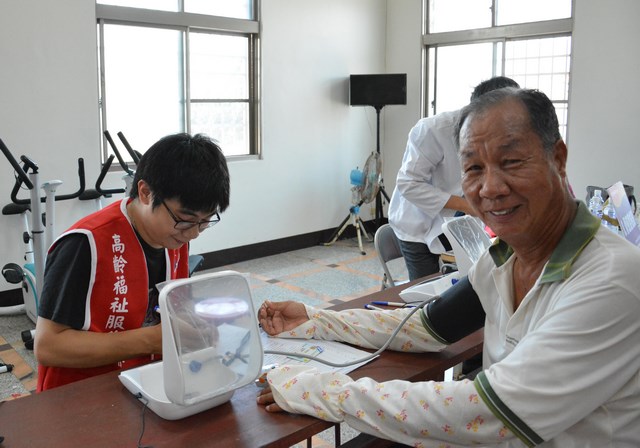 南臺科技大學USR溫暖計畫「攜手打造高齡友善社區」 前進學甲區宅港偏鄉社區關懷長輩健康