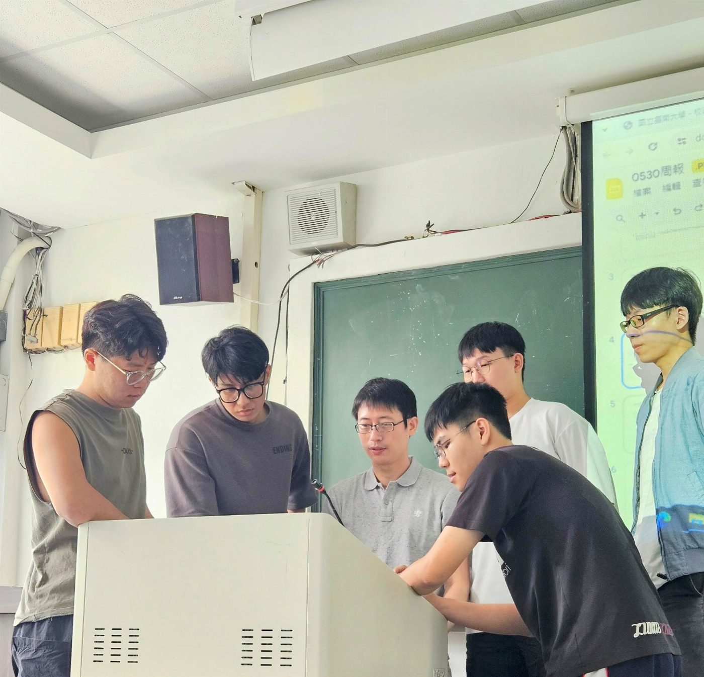 南大電機系梁家銘副教授指導學生連續三年獲U-start計畫補助，展現創新實力