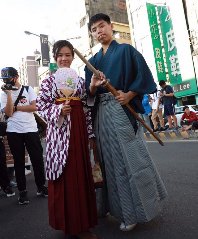 嘉藥文青踩街秀摩登 祝林百貨生日快樂