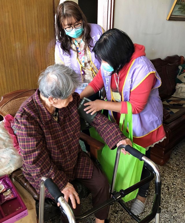 胸腔溫馨送暖  守護獨居長者健康