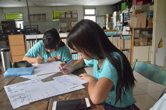 崑山科大公廣系吳艾庭化身青春導覽員 手繪地圖宣傳臺東之美