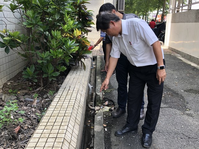 防治登革熱中華醫事科大有撇步 校園水溝放養大肚魚校園蚊子變少已有鄰近學校前來取經
