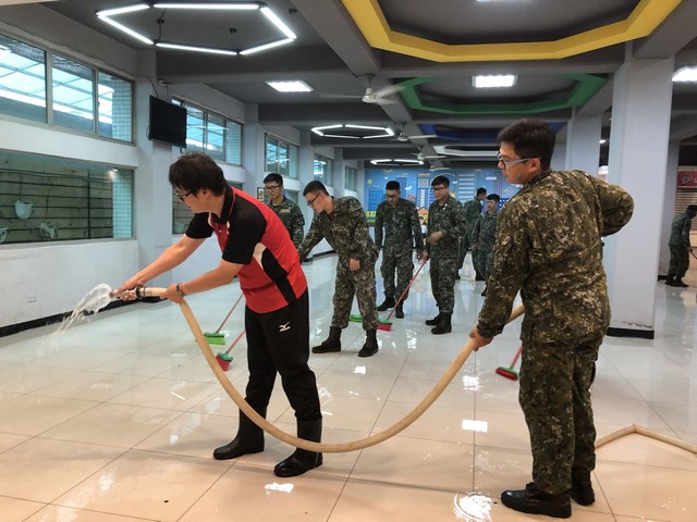 813校園淹水中華醫事科大全體動員半天完成災後復原 校務運作正常不受影響