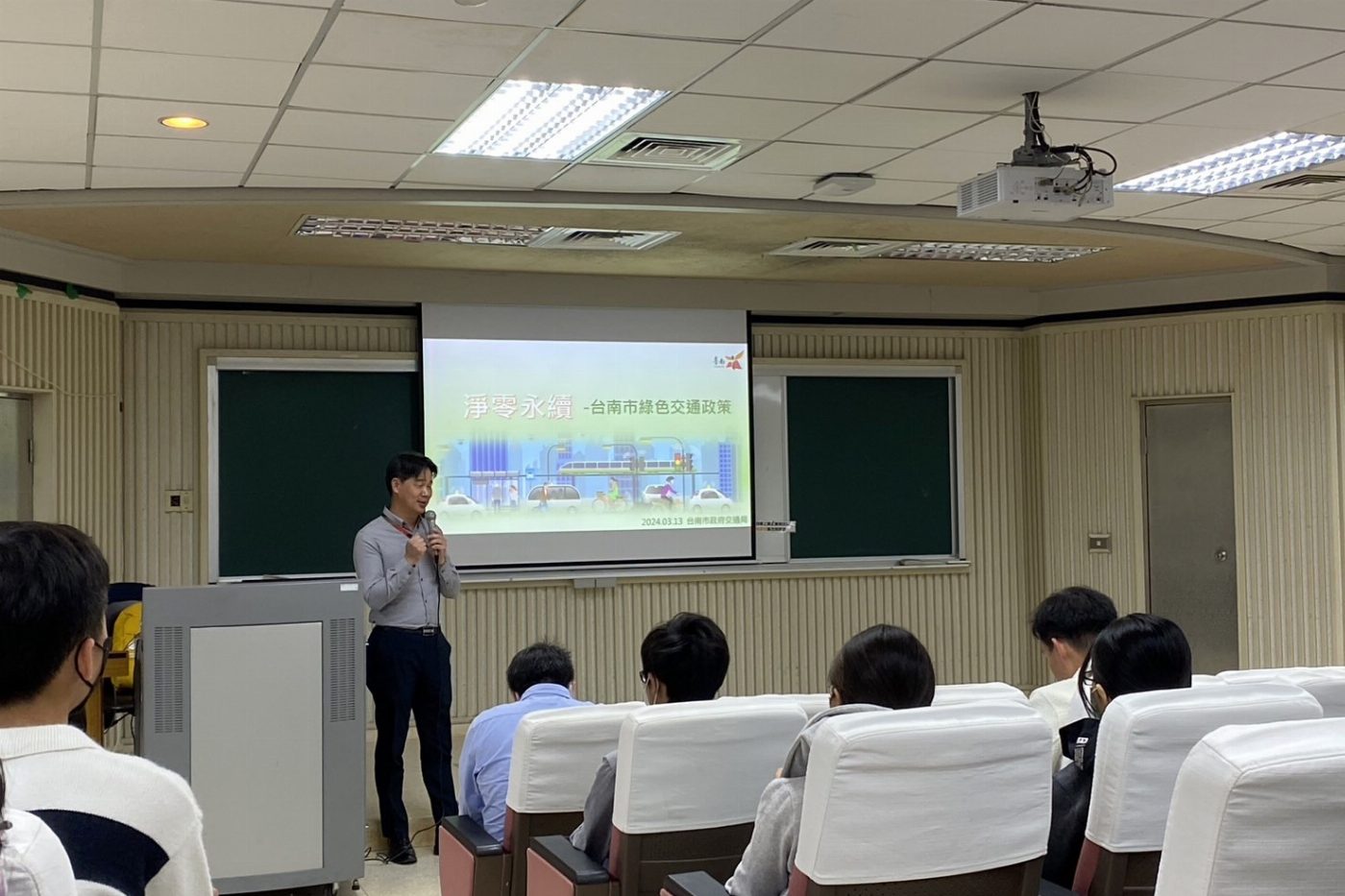南大邀請臺南市政府交通局熊萬銀副局長暢談臺南交通發展