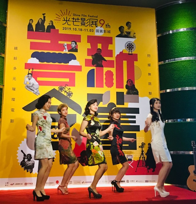 崑山科大時尚學程「旗袍少女」展復古風華 國賓影城光芒影展精彩開場