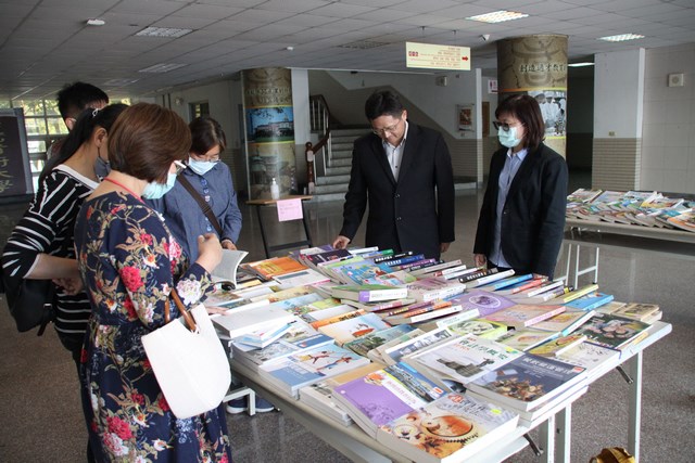 台首大幼教系「機BOOK失」舊書義賣捐公益活動