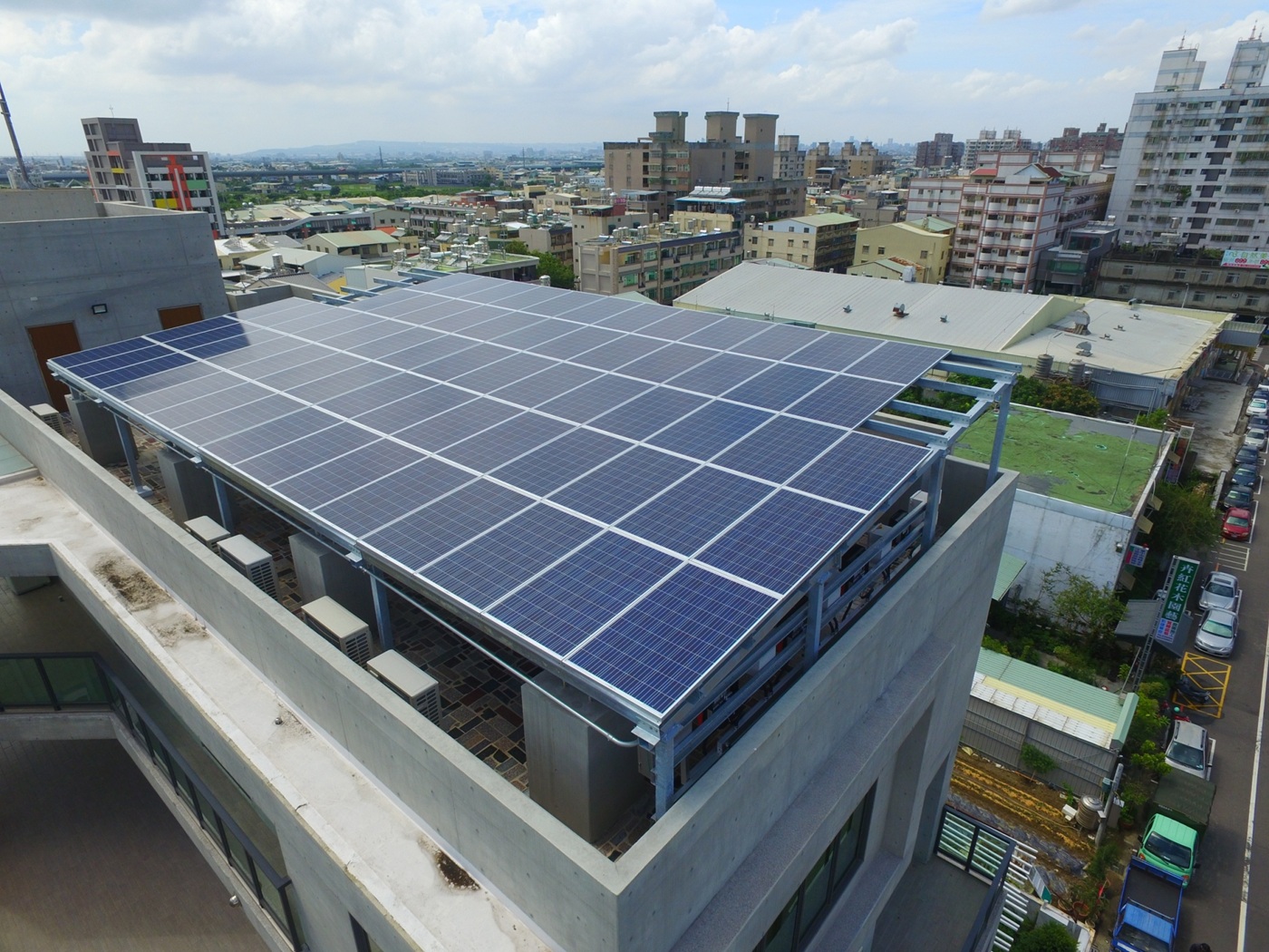 臺南市政府與建築師公會攜手推動安全屋頂光電設置