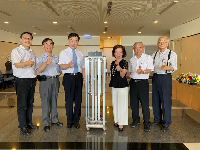 崑山科大獨家研發「防疫用智慧型紫外線殺菌機」 校園防疫再升級