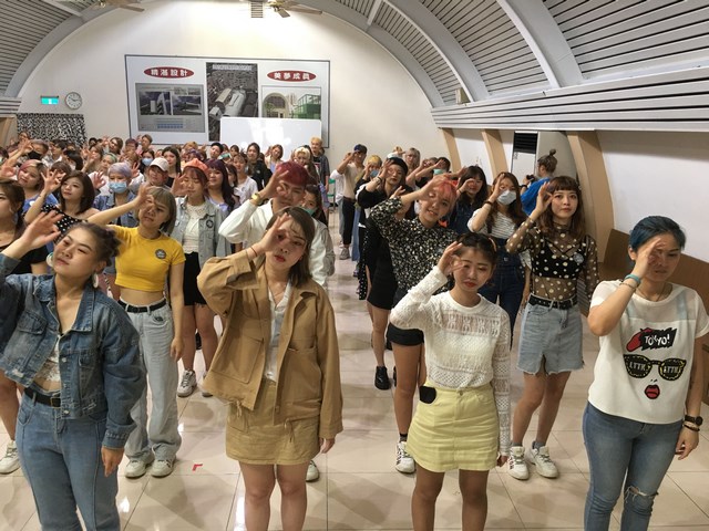 米蘭時尚髮型員工百人齊跳飢餓舞  連續11年響應飢餓三十人道救援行動
