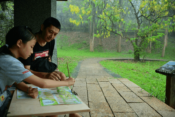 充滿回憶的父親節小旅行 憑舊照遊虎頭埤入園優惠