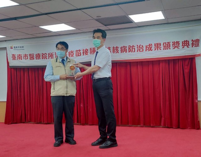 對抗流感打造防疫網絡 胸腔病院再獲臺南市政府衛生局肯定