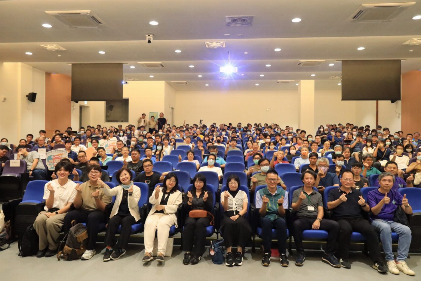點燃數位學習引擎：南市肯定學園基礎建設，推動智慧教育新典範