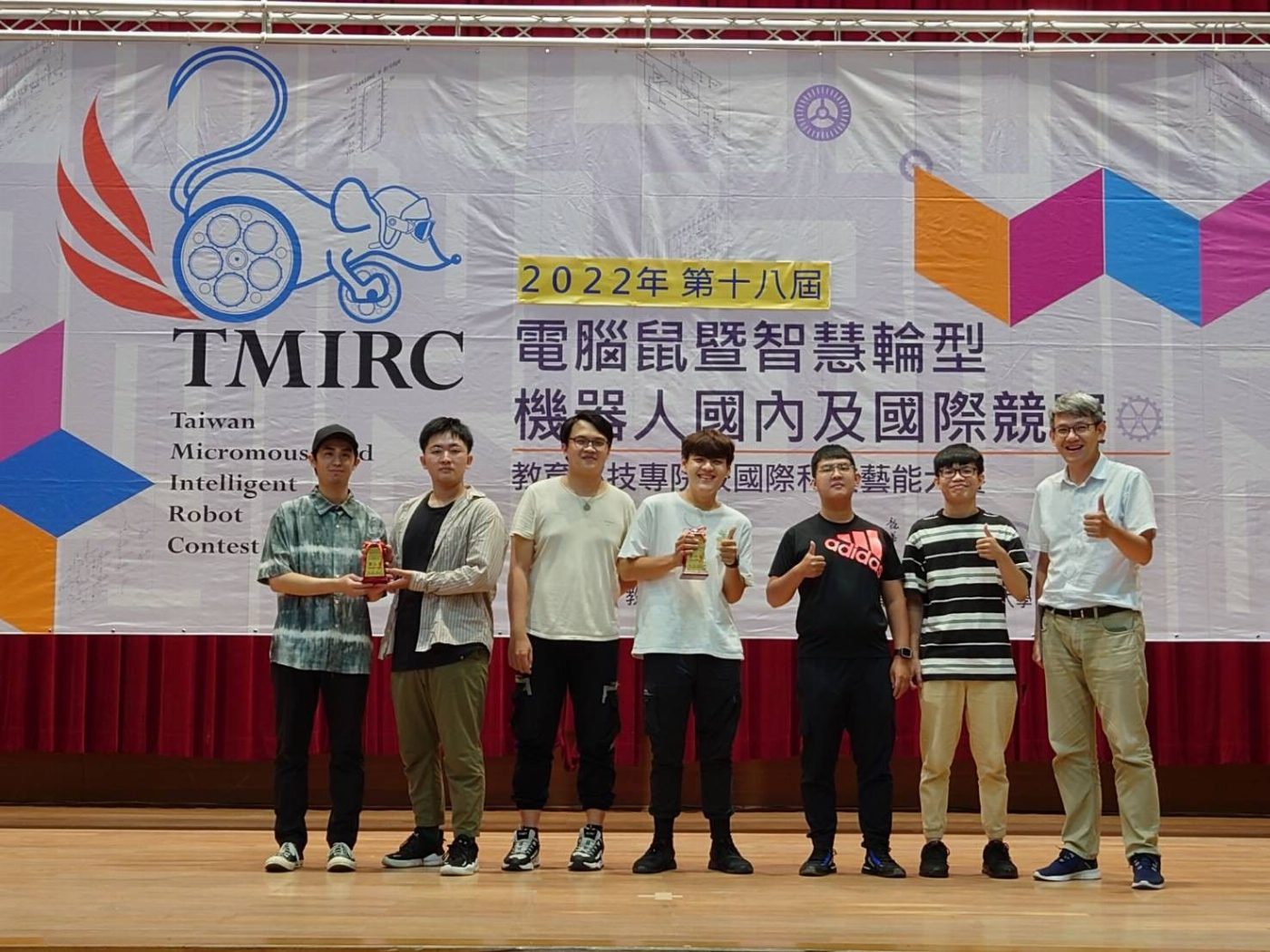 2022電腦鼠暨智慧輪型機器人競賽  南臺科大完成電腦鼠走迷宮三連霸