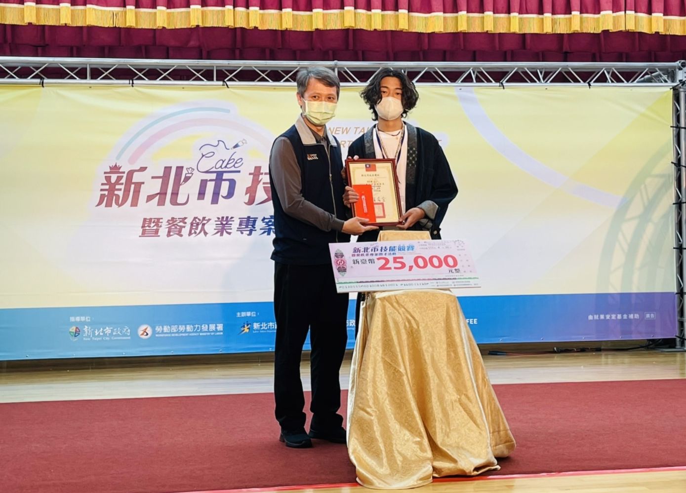 崑山科大餐飲系大放異彩 「新北咖啡拉花技能競賽」奪冠