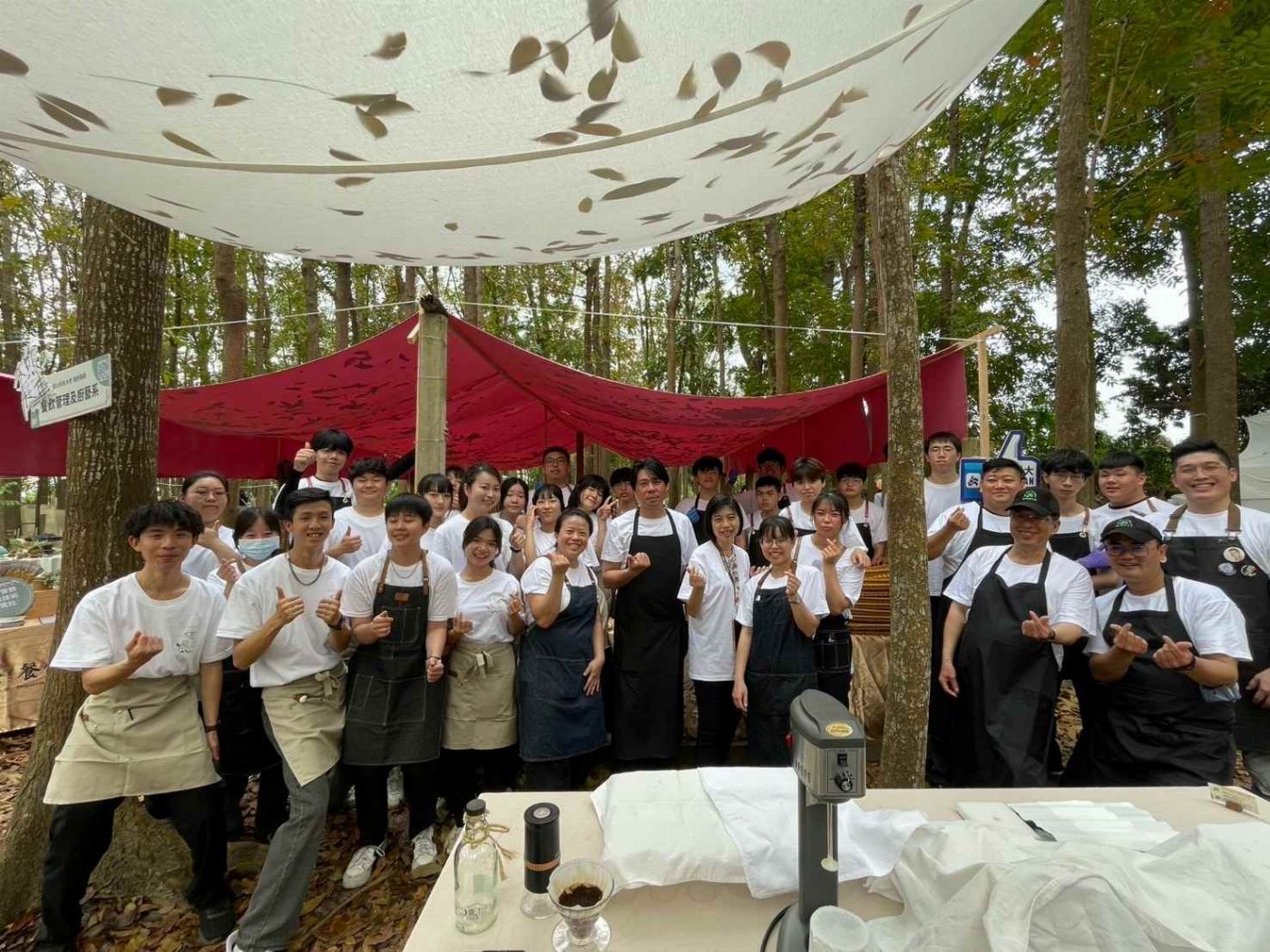 崑山科大餐飲系師生齊心響應公益 灰熊綠展集布置森林饗宴獲讚賞
