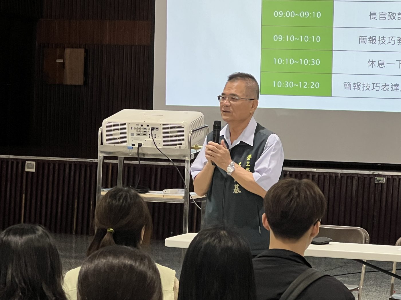 勞工局辦理暑期工讀生培訓課程 提升簡報技巧及職場安全意識