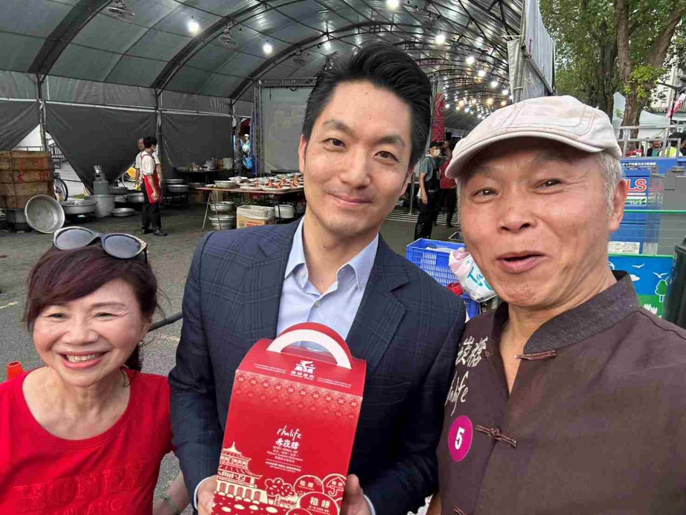 「2025北投夏日祭り-魚躍龍門 盛夏祈福」上千鯉魚旗飄揚北投 蔣萬安市長品嘗rhalife赤崁糖「四秀仔」讚不絕口