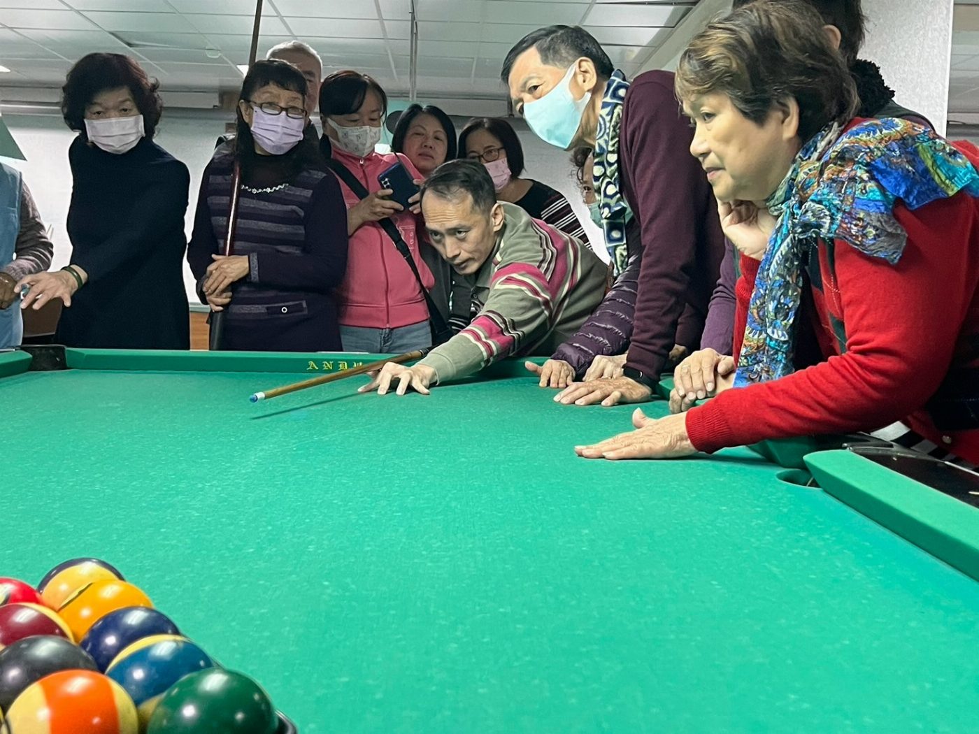 崑山科大邀世界金牌撞球國手夏揮凱擔任講師 促進長者身心體能
