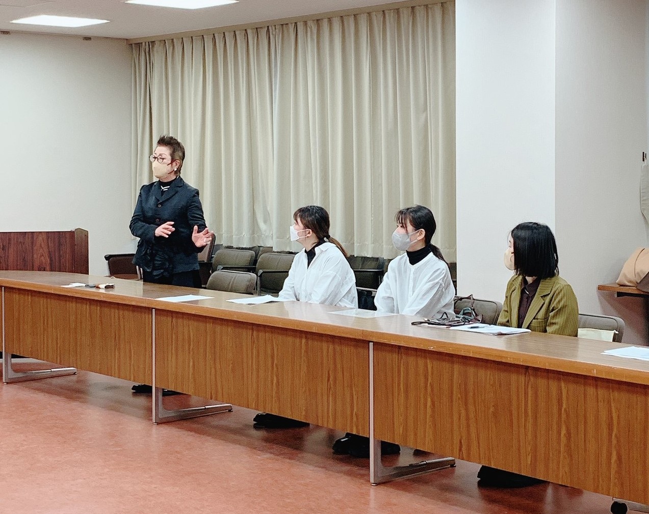 南臺科大產設系海外實習生參加日本三重西口廣場的道路交通改善提案受青睞引起多家日本新聞媒體關注報導