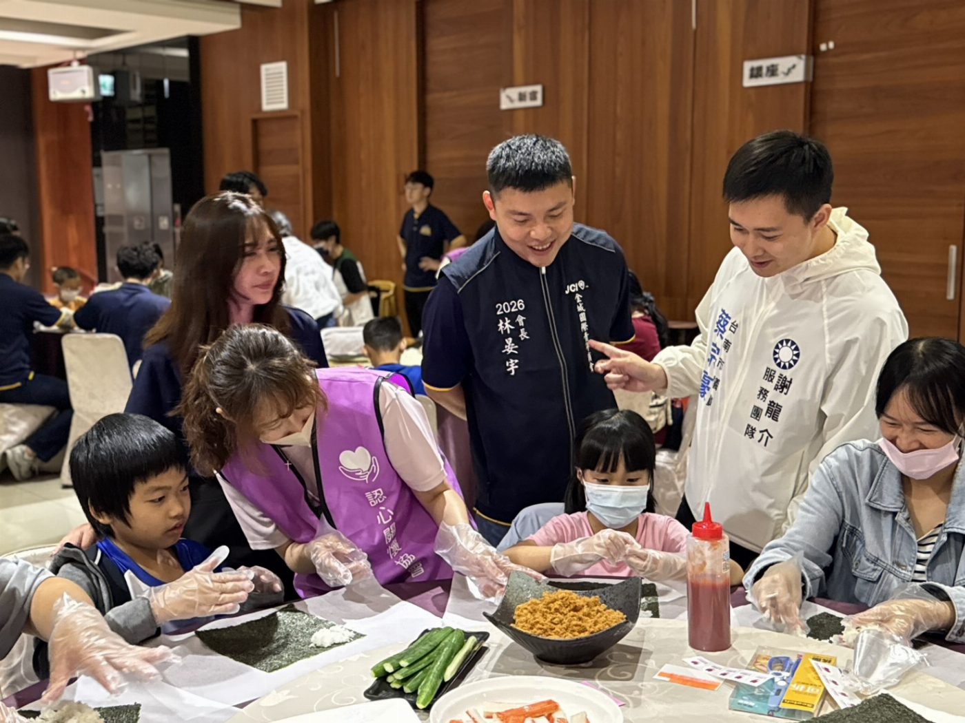 台南市金城青商會主辦「公益愛陪伴」手作壽司活動