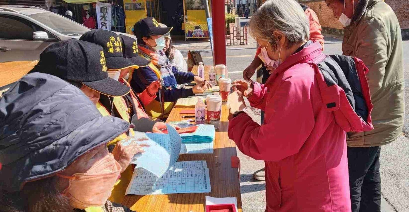 麻豆北極殿普濟寺1月11日舉辦115年寒冬送暖活動 贈送 138戶低收慰問金與民生物資