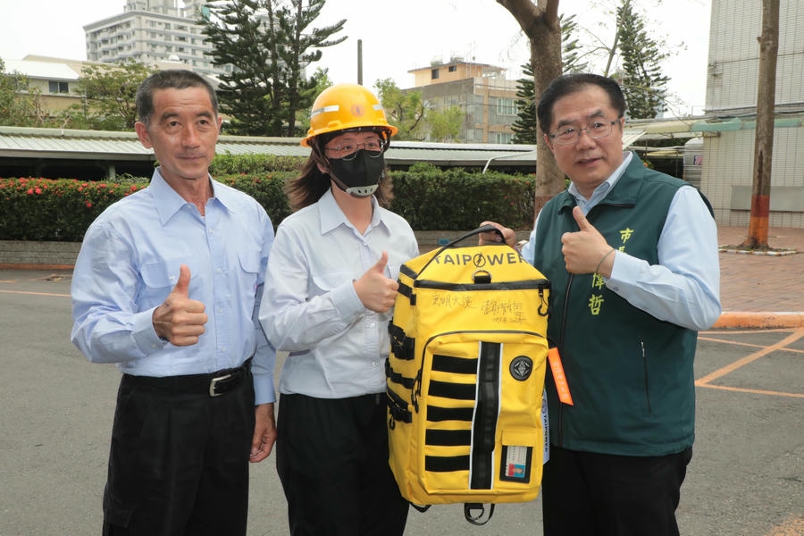 台南全面恢復供電黃偉哲陪同賴總統慰勞及感謝台電員工勞苦功高