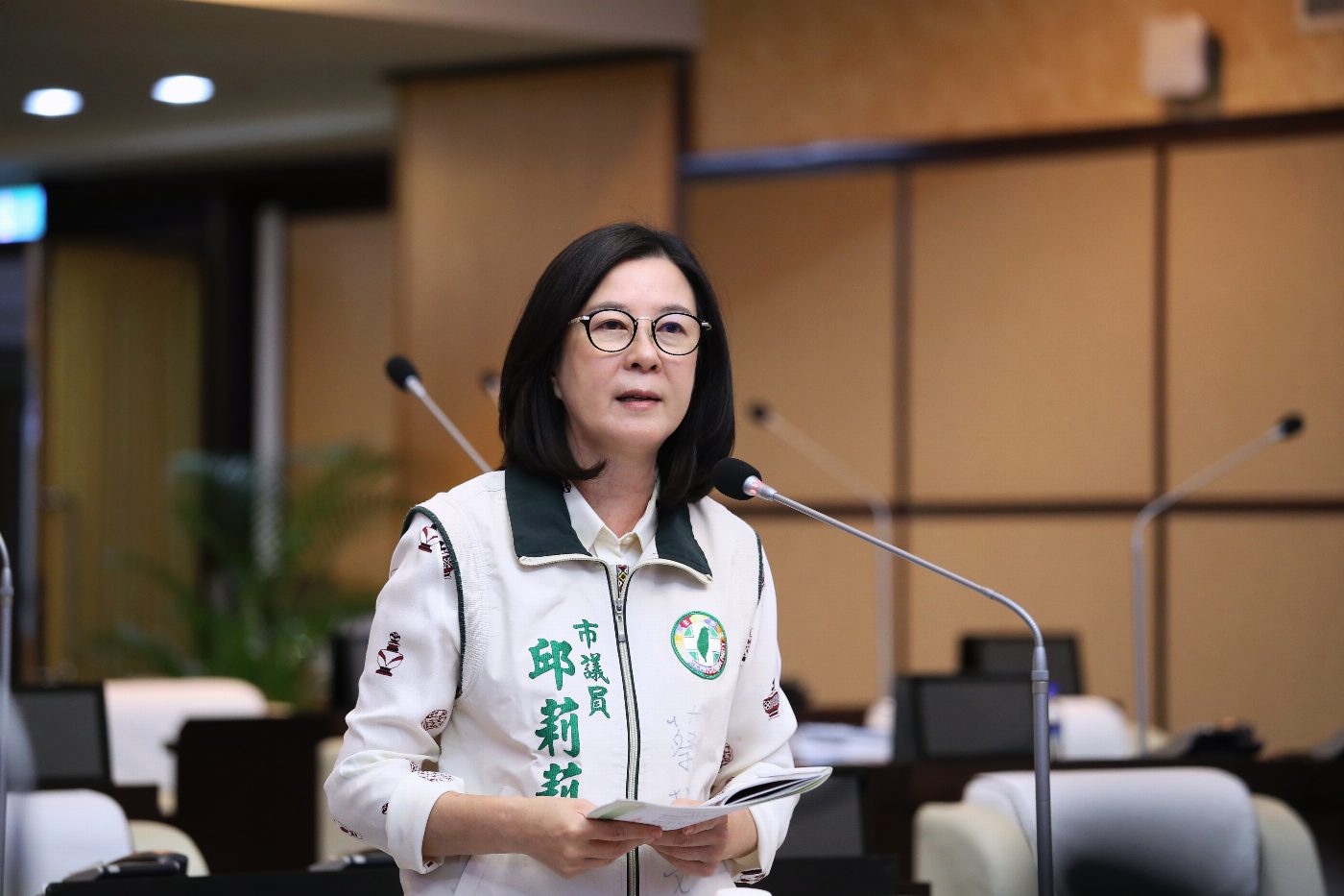 市議員邱莉莉 建議市府應檢視舊城區道路品質，列為優先排序進行改善