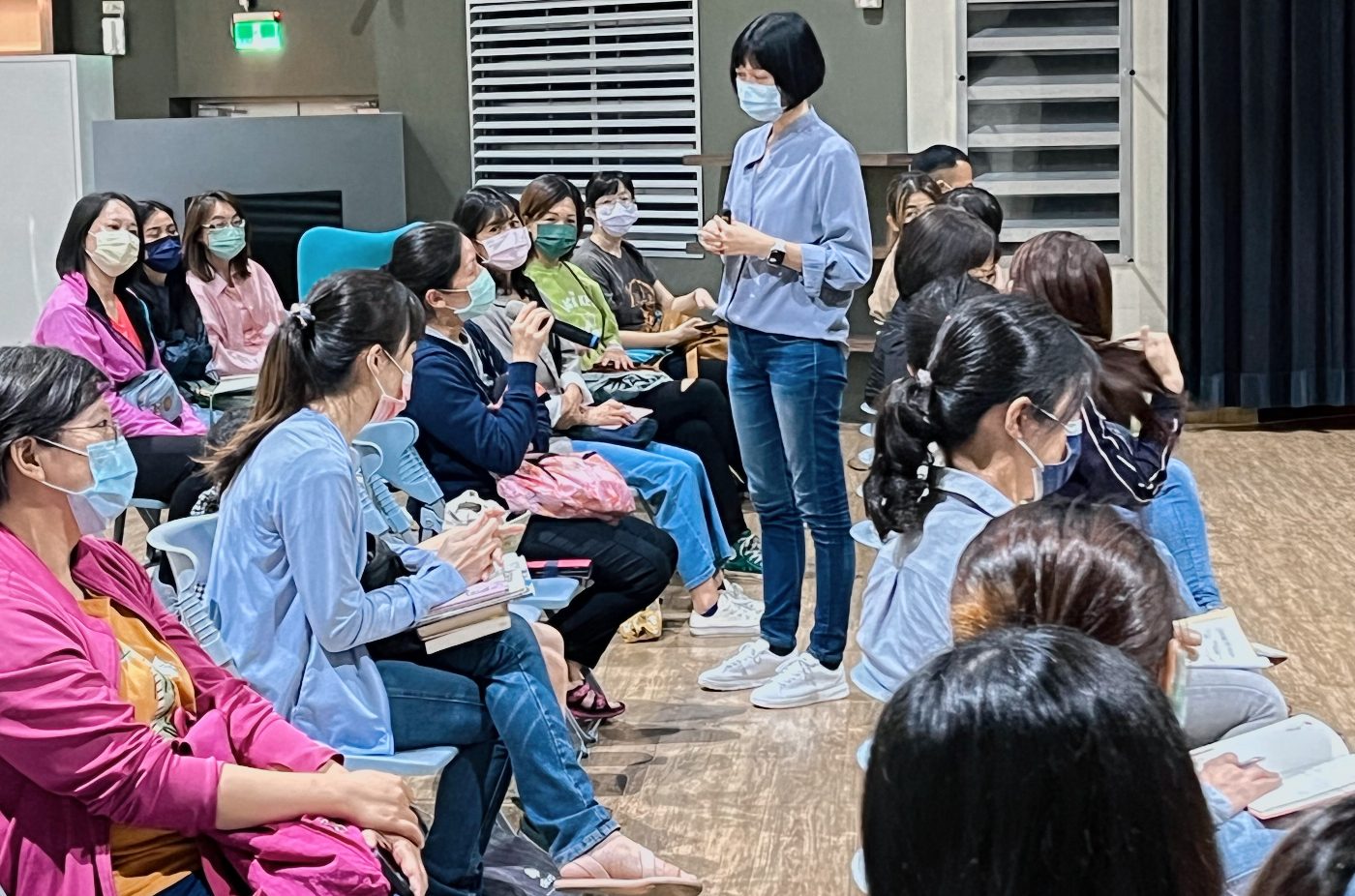 南市圖悅讀家庭講座 李儀婷分享薩提爾的親子情緒課