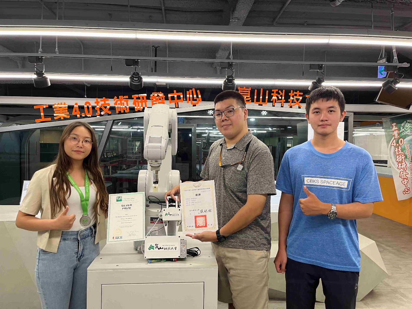 結合理論實踐創意 崑大電機系師生「綠點子國際發明賽」獲銀牌