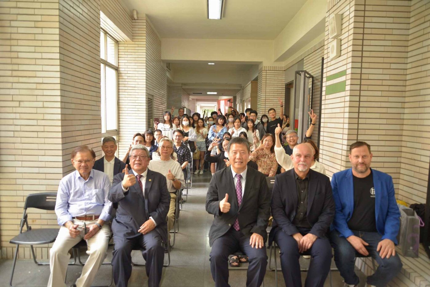 南應大視傳系包浩斯工作坊暨未來實驗室揭牌