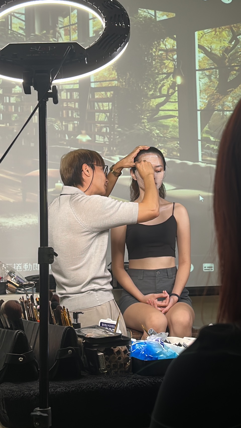 南應大美容系颳曾亞凡旋風  「如何成為彩妝意見領袖」 話題鮮活迴響熱烈