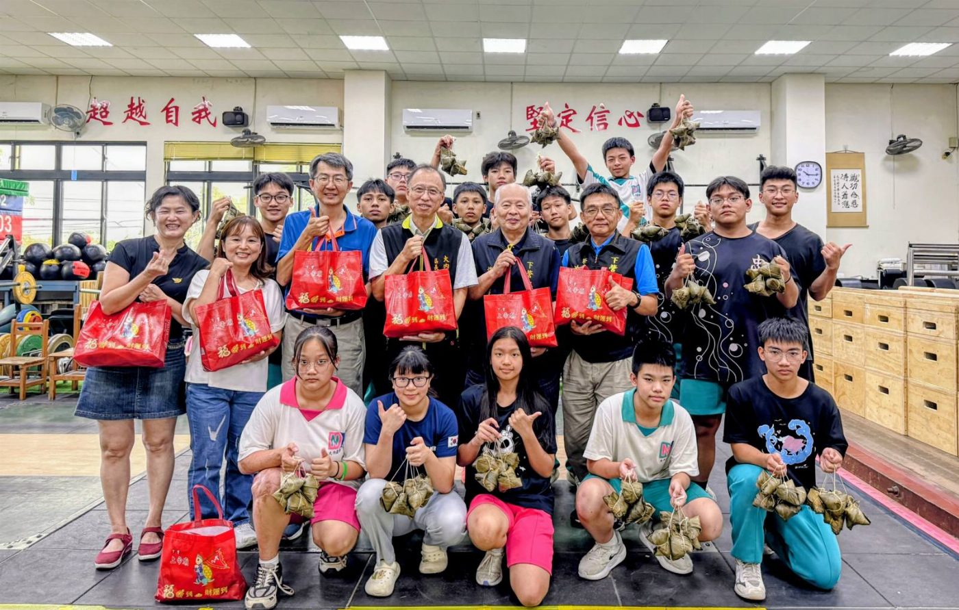 「粽」量級關懷暖校園　下營上帝廟攜手大內區公所慰勉大內國中舉重隊