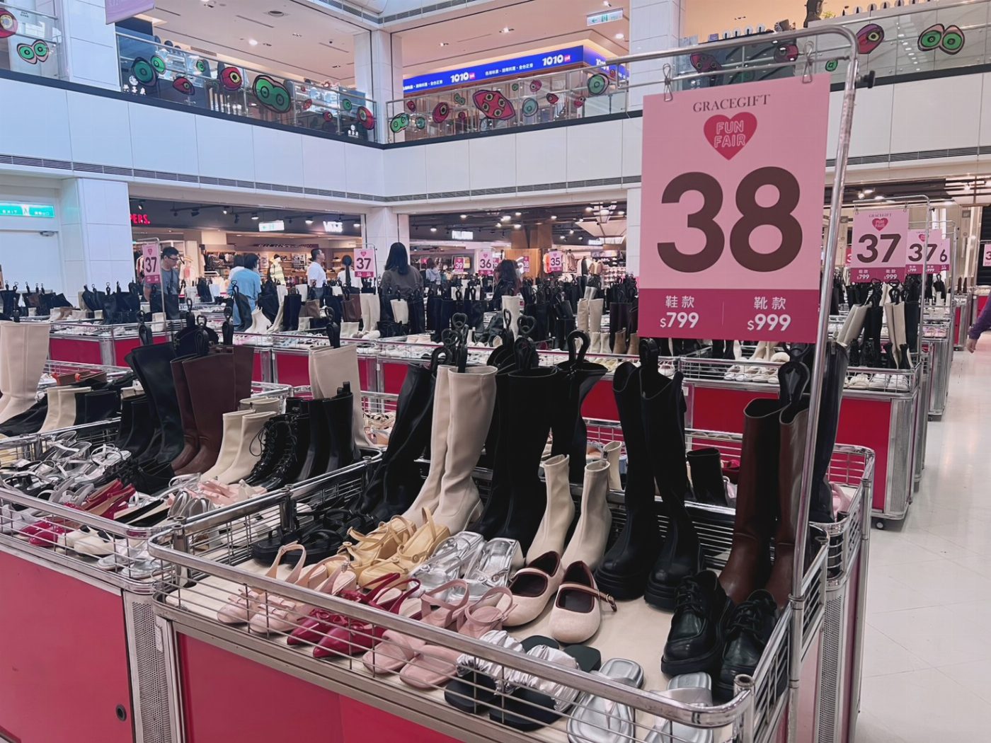 春季時尚新品登場！從《2025春日時尚週》找出今年穿搭趨勢！  超人氣女鞋品牌《GRACE GIFT流行鞋包特賣會》3/12台南獨家登場  美食怪獸來襲！1982小時候打造《美食玩具展之府城夜市異聞錄