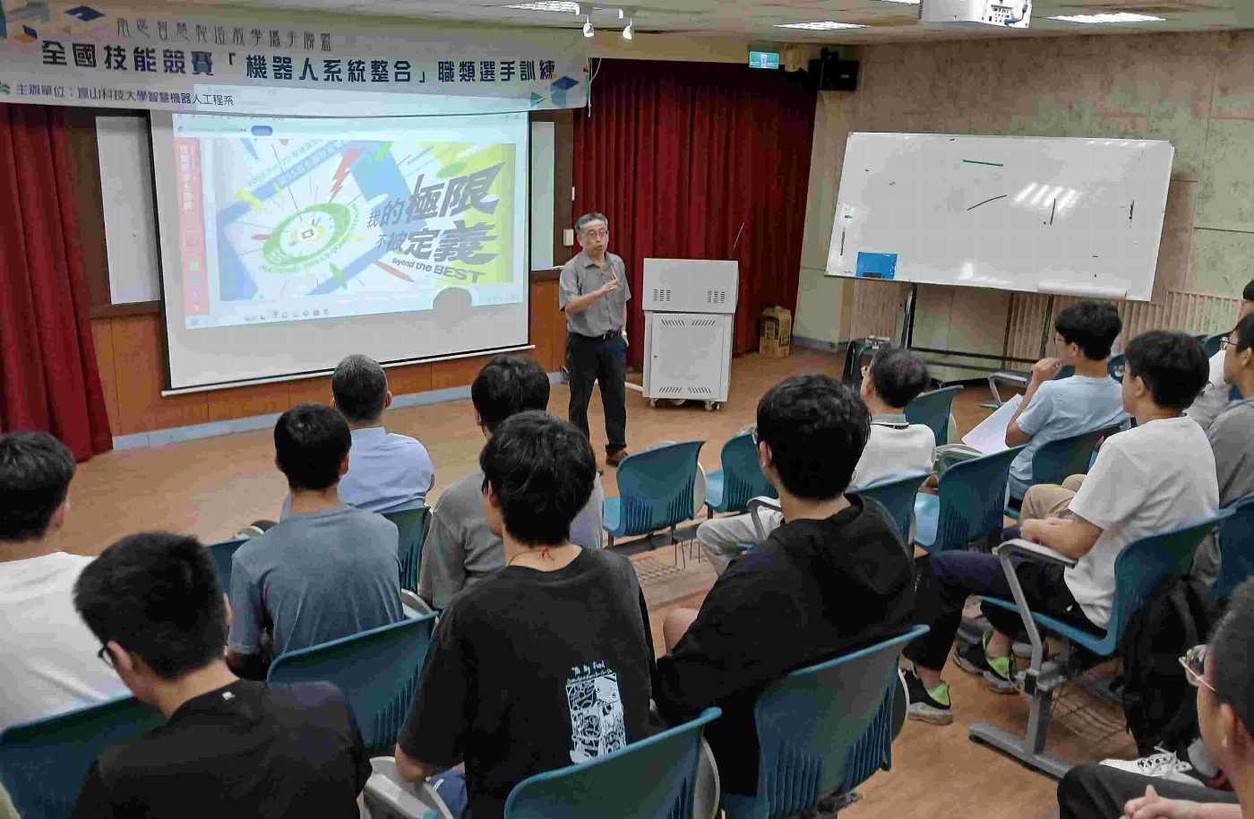 機器人技術扎根高中職 崑山科大推聯盟課程邀Fanuc專家助陣